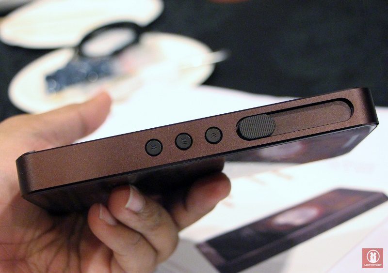 Hands-On-Calyx-M-High-Resolution-Audio-Player-02