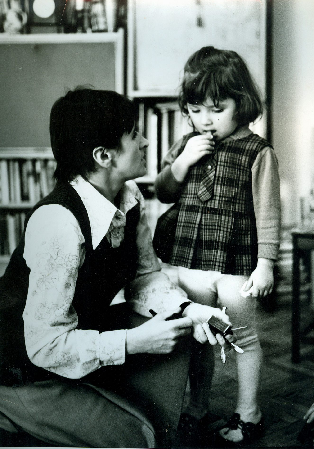 Mała Marianka z mamą, 1974. fot. archiwum prywatne Marianny Syrokomskiej